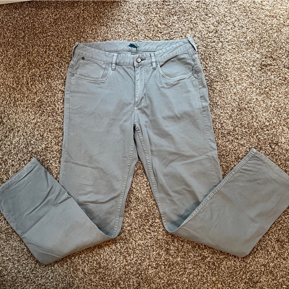 Men’s Tommy Bahama light grey denim. Size 33x32. Light grey
